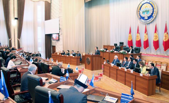 Видеорепортаж &mdash; Мнение депутатов V созыва ЖК об основных изменениях в экономике КР &mdash; Tazabek