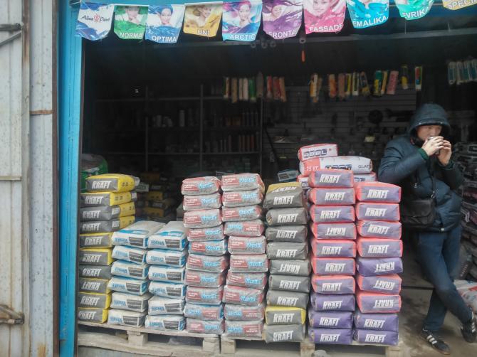 Продавцы рынка стройматериалов: Курс доллара спутал нам все карты (фото) &mdash; Tazabek