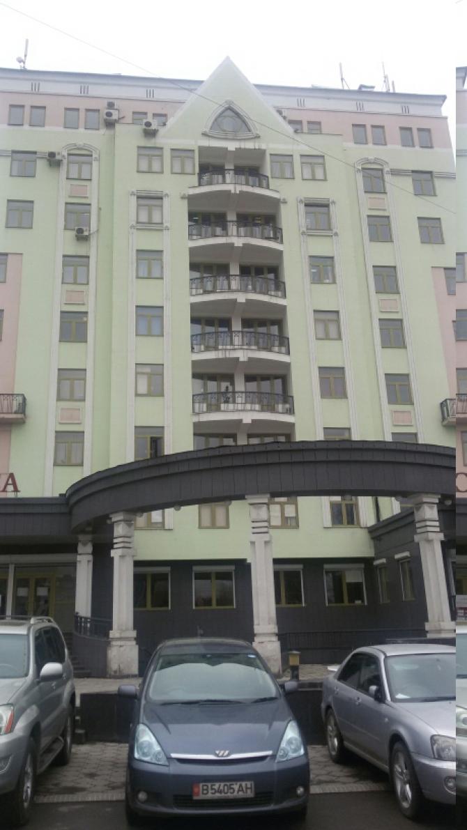 Фото здания по улице Шопокова, к продаже которого по словам матери бизнесмена К.Карабаева причастны А.Жапаров, М.Турганбаев и Ю.Тойчубеков &mdash; Tazabek