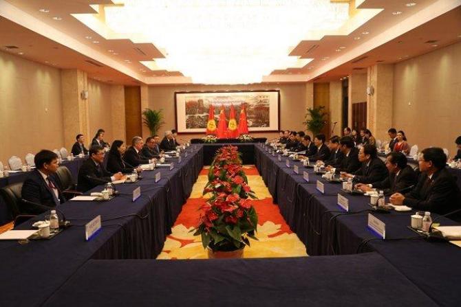 КР и Китай подписали ряд документов по строительству альтернативной автодороги Север&mdash;Юг &mdash; Tazabek