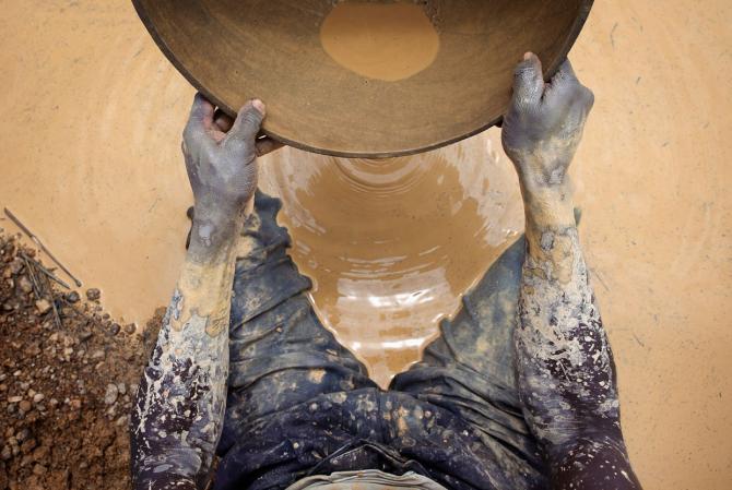 За работой золотоискателей будет следить местная власть, - правительство &mdash; Tazabek