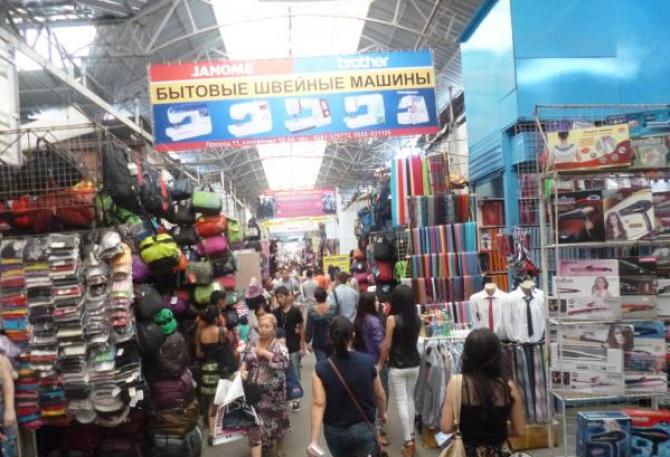 Сотрудники ДПС, ГПС взимают деньги с автобусов, следующих из Казахстана на рынок &laquo;Дордой&raquo;, - профсоюз рынка &mdash; Tazabek