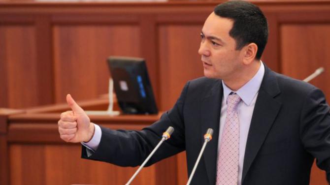 Депутат О.Бабанов поинтересовался, почему РФ-КР Фонд развития кроме двух банков не выдает кредиты через другие &mdash; Tazabek