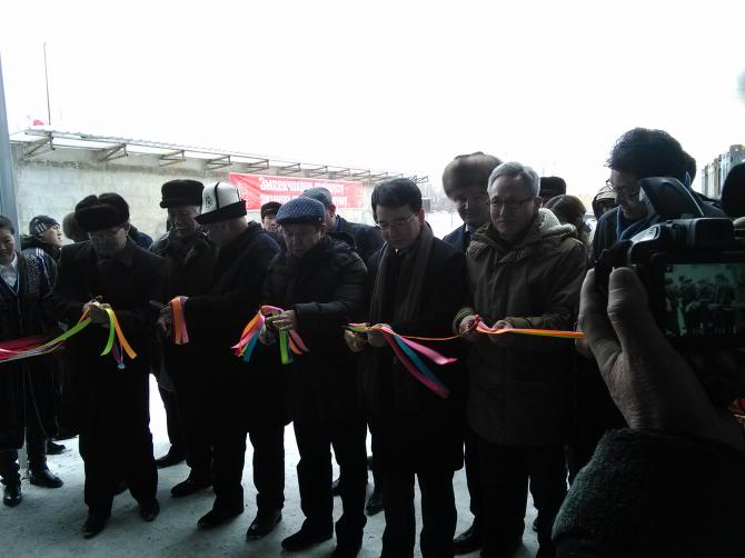 Премьер принял участие в открытии 2 заводов по выпуску крахмала и гипса на Иссык-Куле (фото) &mdash; Tazabek