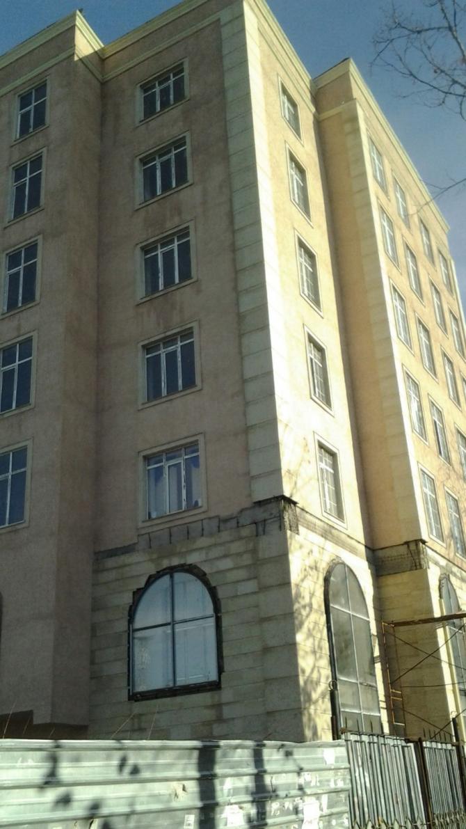 На пересечении улиц Токтогула/Панфилова заморожено строительство многоэтажного жилого дома (фото) &mdash; Tazabek