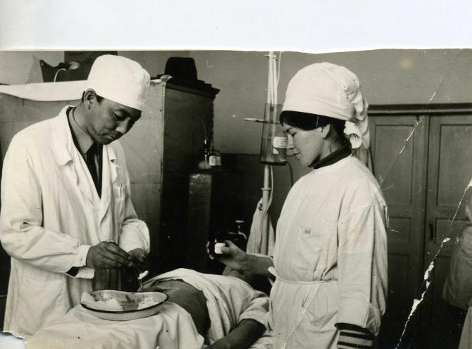 Заслуженному хирургу-урологу КР Кадырбеку Ильясову исполнилось 80 лет &mdash; Tazabek