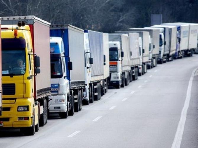 Депутат предложил Минтрансу подумать над предложением владельцев большегрузов платить по 1000 сомов, если им разрешат превышать 10 тонн &mdash; Tazabek