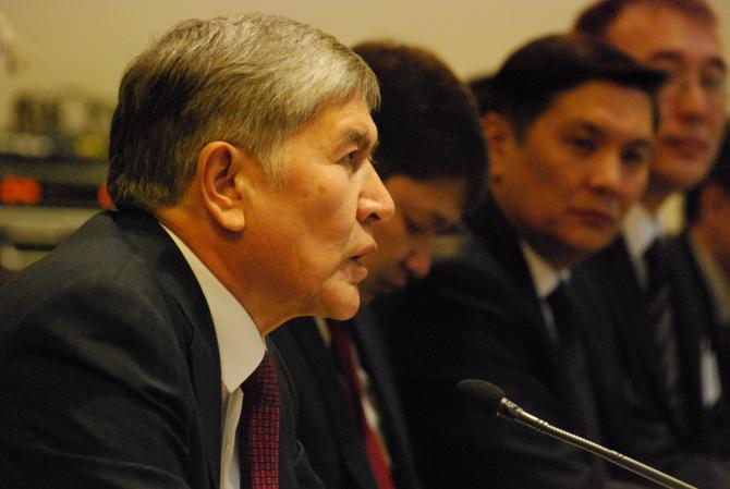 КР может выступить экономическим мостом между Китаем и странами Таможенного союза, - президент &mdash; Tazabek