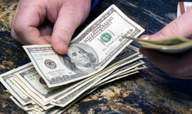 Необходимо разработать программу по дедолларизации экономики КР, однако это длительный процесс, - Минэкономики &mdash; Tazabek