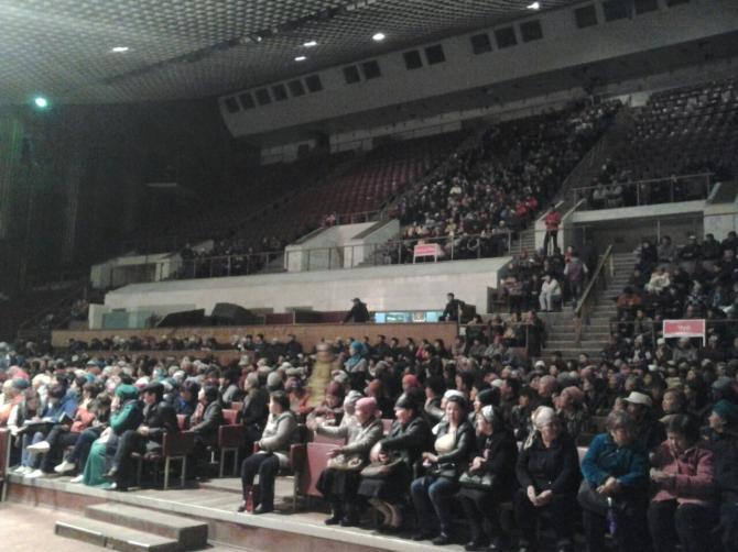 Фото &mdash; Митингующие заемщики требуют от правительства создать фонд рефинансирования и выкупить проблемные кредиты &mdash; Tazabek