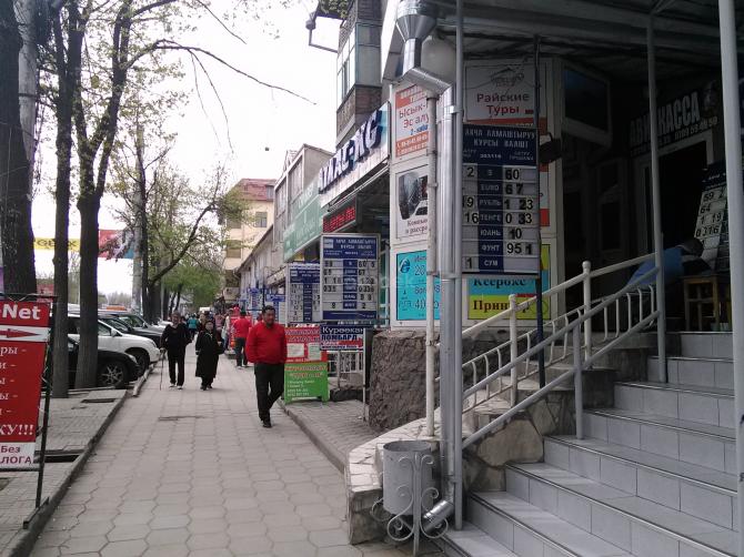 Как изменились рыночные курсы валют за месяц? (графики) &mdash; Tazabek