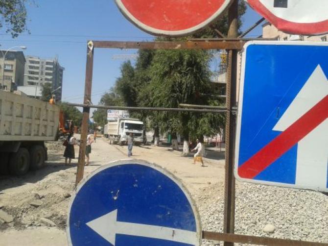 На какие средства мэрия Бишкека проводила реконструкцию автодорог за последние 5 лет? &mdash; Tazabek