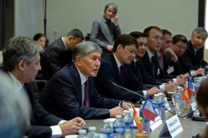 Для строительства железной дороги из Китая в Кыргызстан и дальше в Европу будет создано акционерное общество, - А.Атамбаев &mdash; Tazabek