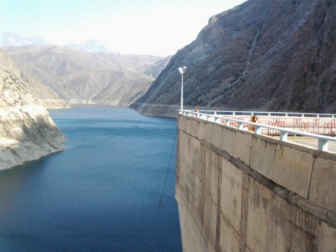 Чтобы выйти к октябрю с 12,4 млрд кубометров воды в Токтогульском водохранилище, правительство сэкономит воду двумя путями &mdash; Tazabek