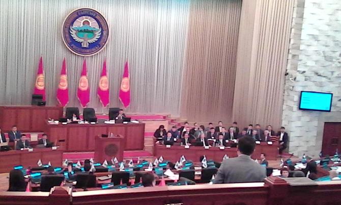 Депутат Н.Мурашев интересуется, сколько времени понадобится правительству для решения вопроса по Кумтору, если ЖК одобрит предложение Дж.Оторбаева &mdash; Tazabek