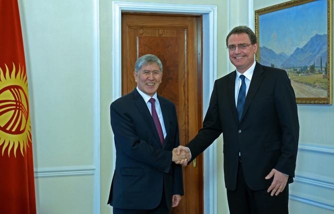 А.Атамбаев и глава Нацбанка Швейцарии Т.Йордан обсудили вопросы сотрудничества в банковской и финансовой сферах &mdash; Tazabek