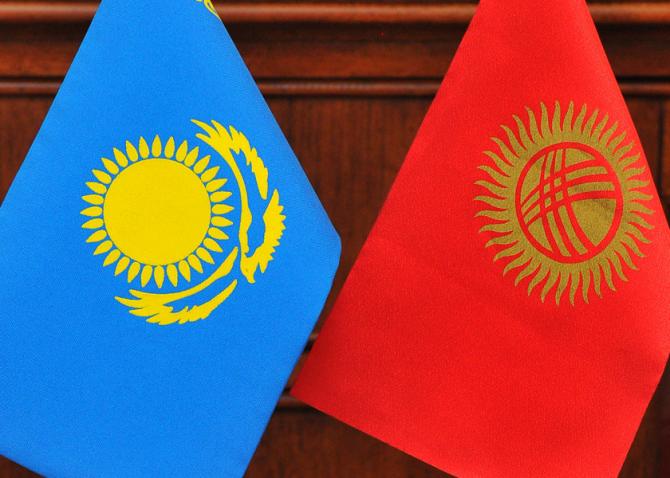 Кыргызстан прорабатывает с Казахстаном документы по получению $100 млн &mdash; Tazabek