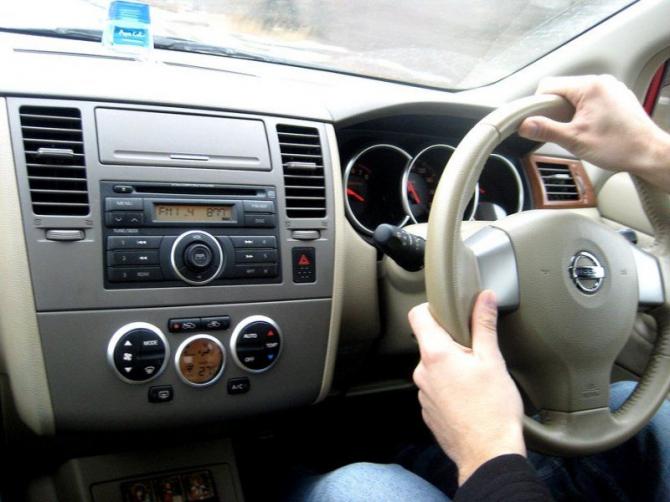 Какие депутаты поддержали перенос ввода запрета на использование праворульных авто для коммерческих перевозок? &mdash; Tazabek