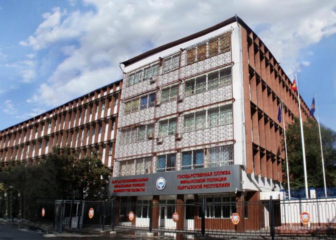 Состав межведкомиссии по проверке деятельности ГСБЭП, куда вошли 3 представителя Аппарата правительства, 3 сотрудника ГКНБ и 4 сотрудника МВД (фамилии) &mdash; Tazabek