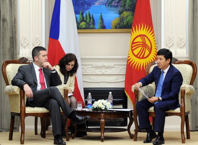 Кыргызстан подпишет инвестсоглашение с чешскими компаниями по строительству малых ГЭС на $190 млн, - премьер Т.Сариев &mdash; Tazabek