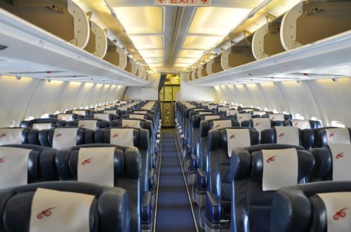 Boeing_737-500_saloon20_n