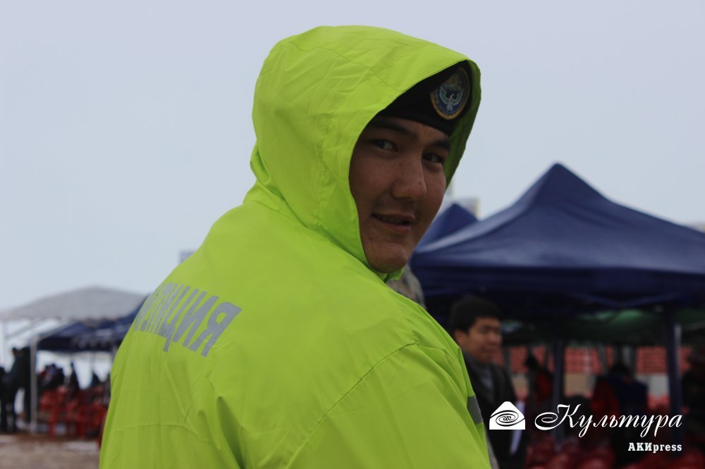 Әйелдер мен жігіттер орысша бейне