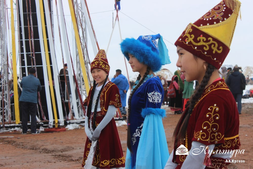 Фаллуспен жалаңаш сурет