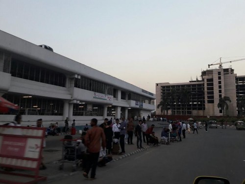 Путешественники в городе Дакки в Бангладеш