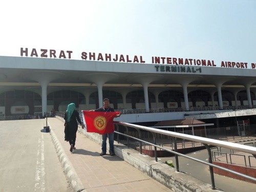 Путешественники в городе Дакки в Бангладеш