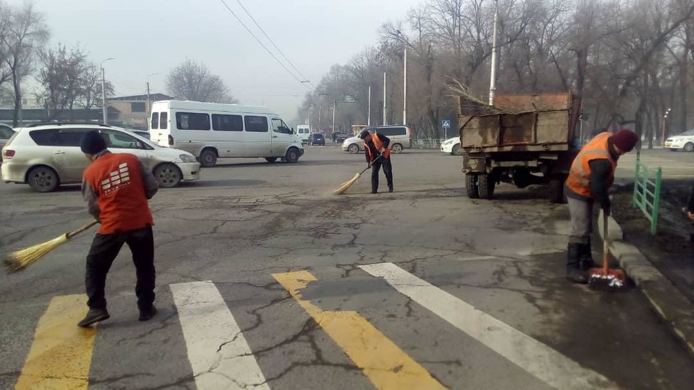 Сотрудники «Тазалыка» за работой