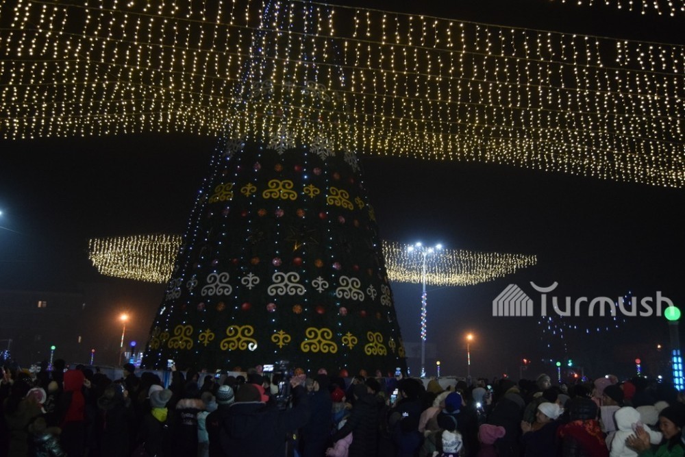 Центральная площадь города Жалал-Абад