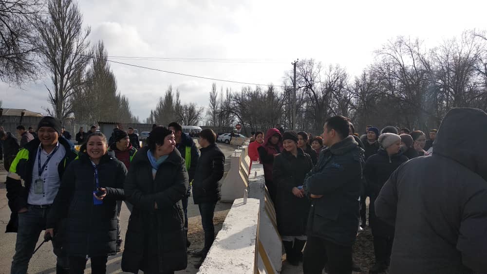 Эвакуация в аэропорту Манас