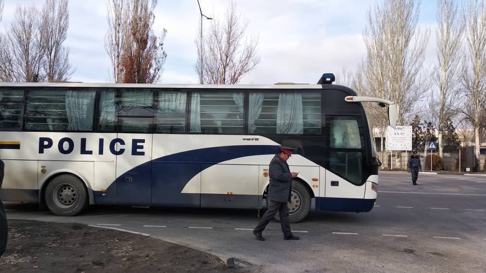 Эвакуация в аэропорту Манас