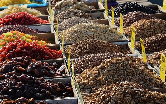 Сухофрукты и орехи