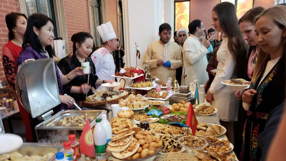 Кыргызстандыктар Ноорузду Кытайда майрамдоодо