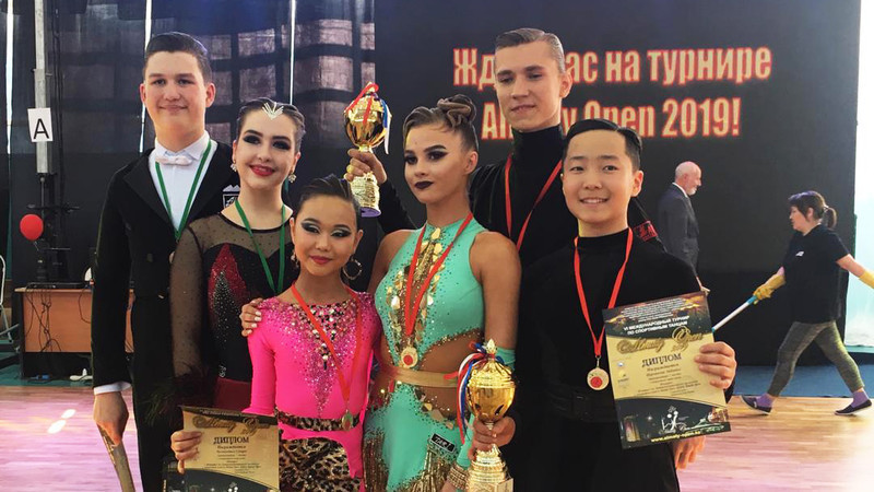 Кыргызстандык бийчилер Казакстанда