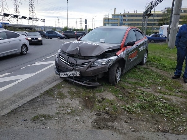 Жол кырсыкка кабылган унаа