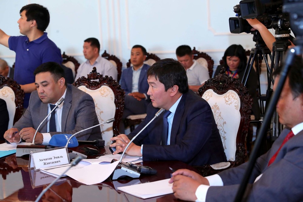 Депутаттык комиссиянын отуруму