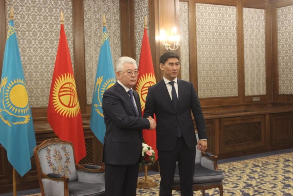 Бейбут Атамкулов менен Чыңгиз Айдарбеков