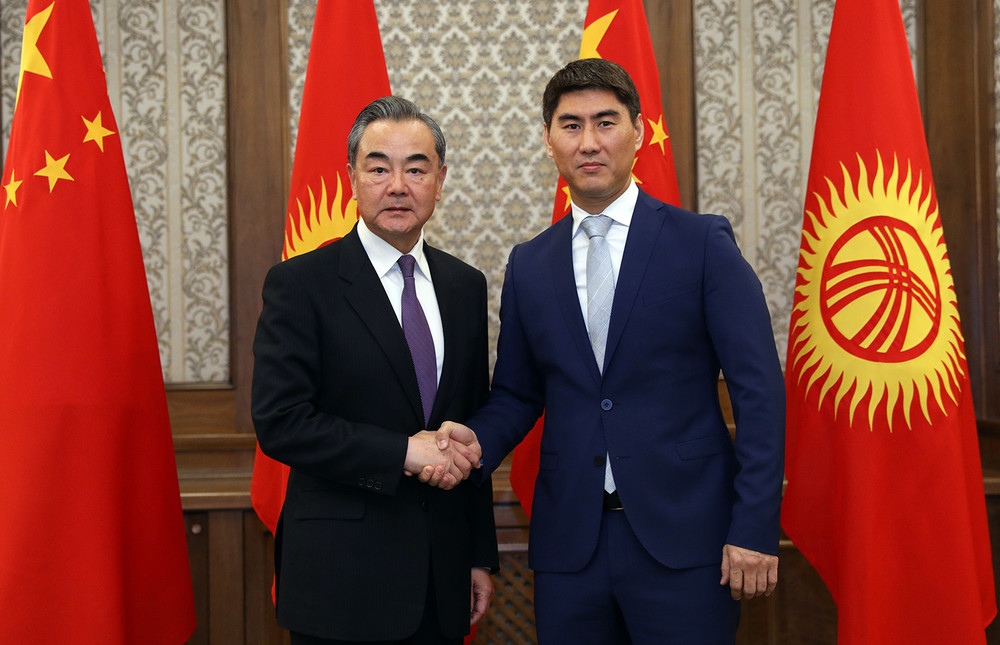 Ван И менен Чыңгыз Айдарбеков