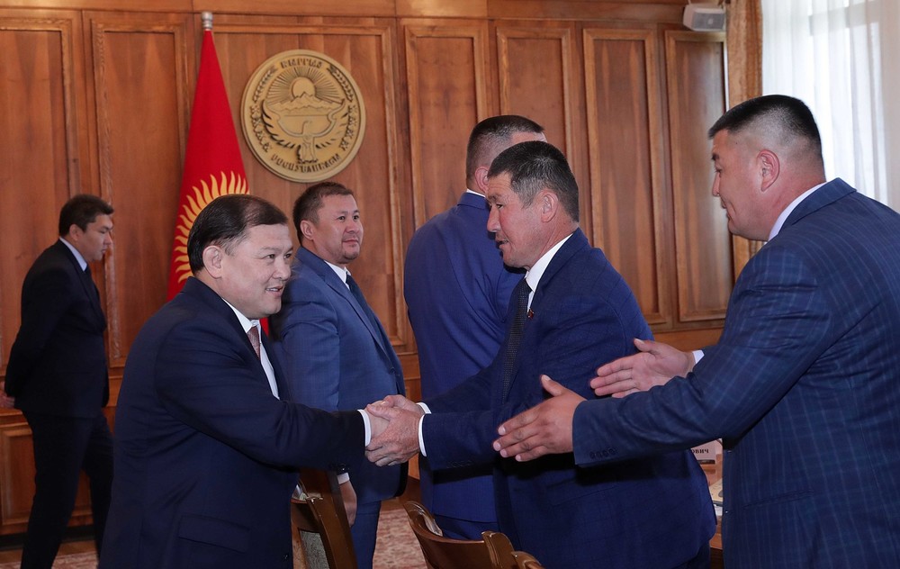 Төрага Дастан Жумабеков жергиликтүү депутаттар менен