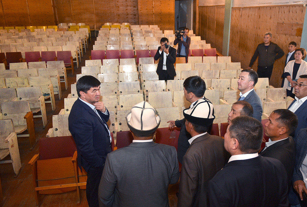 Өкмөт башчынын Нарындагы иш сапарынан сүрөт