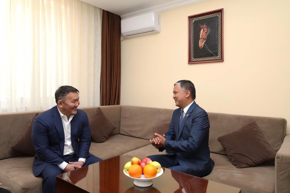 Халтмаагийн Баттулга менен Жолдошбек Көлбаев