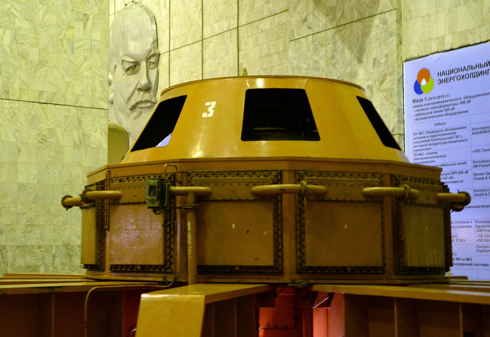 Токтогульская ГЭС изнутри.