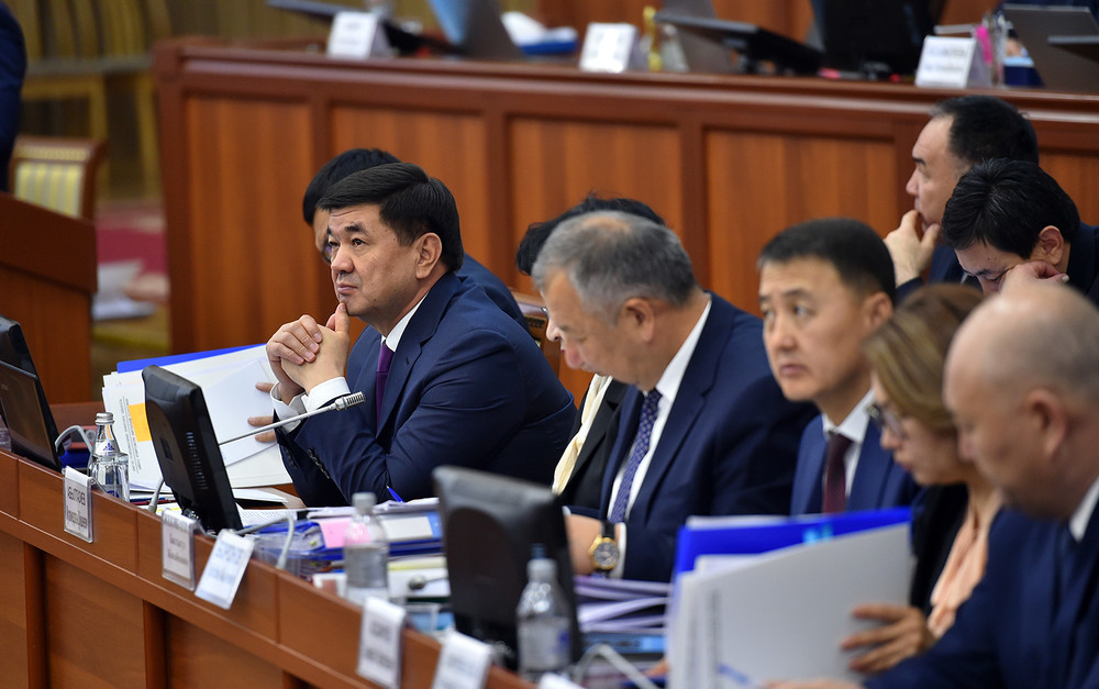 Премьер-министр Мухаммедкалый Абылгазиев на заседании