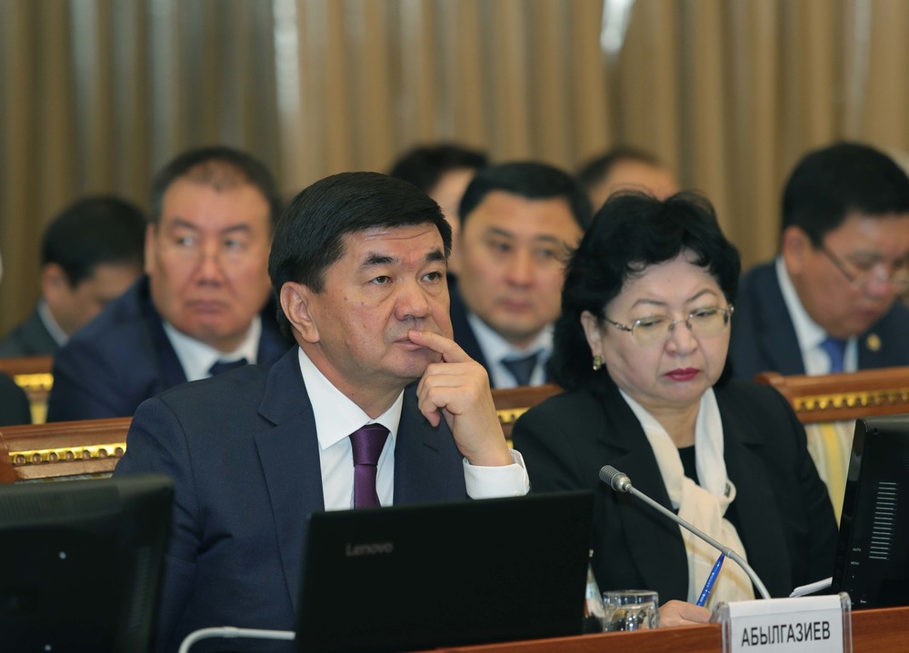 Мухаммедкалый Абылгазиев парламенттин отурумунда