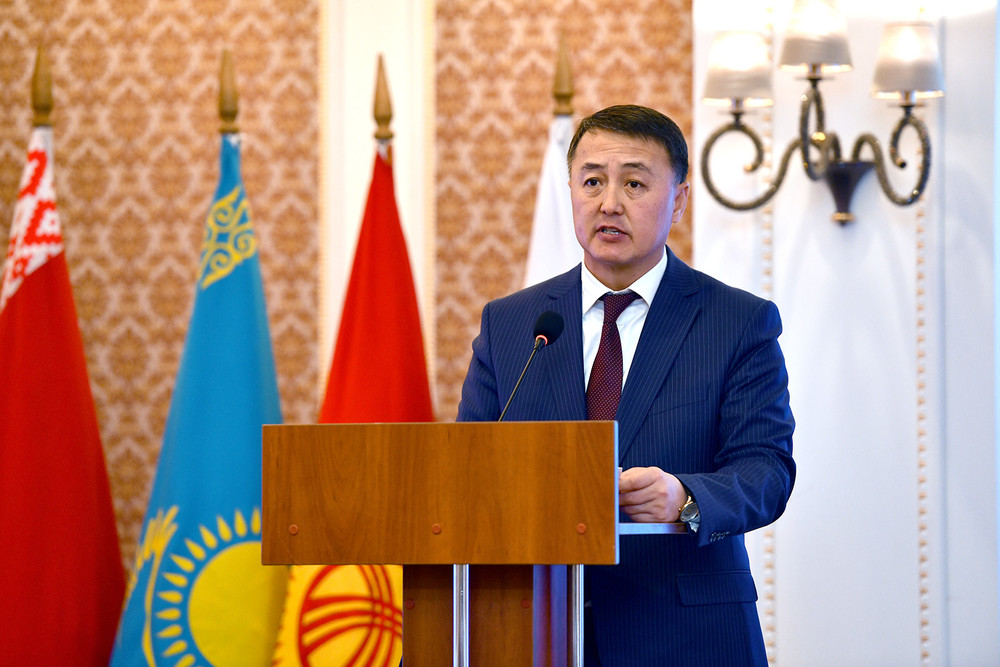 Вице-премьер-министр Замирбек Аскаров