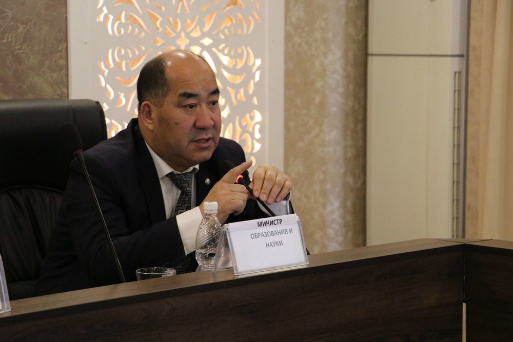 Каныбек Исаков