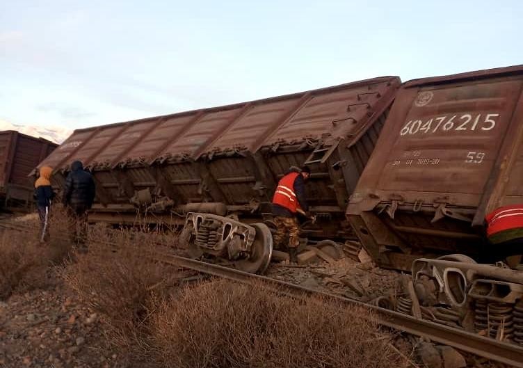 В Боомском ущелье вагоны сошли с рельсов