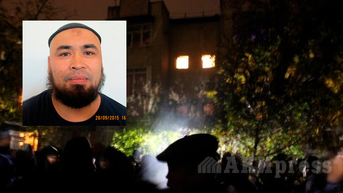 А.Итибаев и дом в микрорайоне «Достук»
